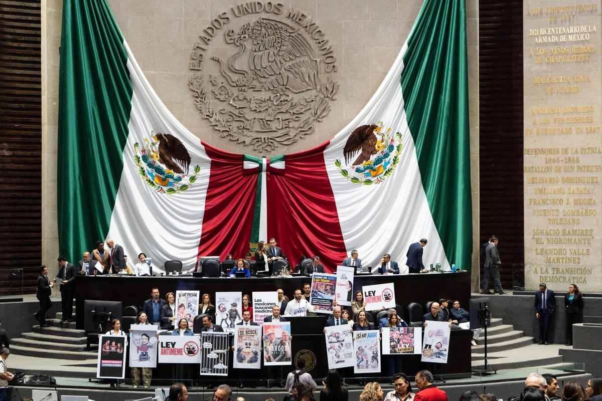 Diputados aprueban reforma llamada Ley Antimemes.