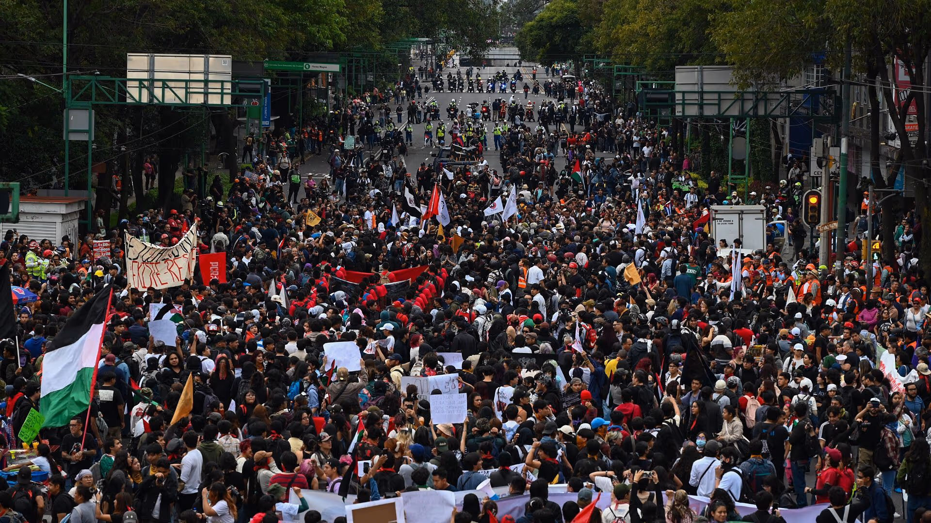 Reportan al menos 18 heridos tras marcha del 2 de octubre en la CDMX.