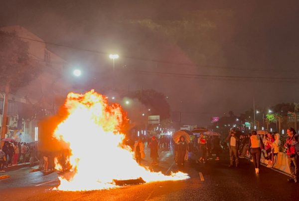 Trabajadoras sexuales bloquearon Calzada de Tlalpan, a la altura de Viaducto, provocando caos vial y exigiendo demandas sociales al gobierno.