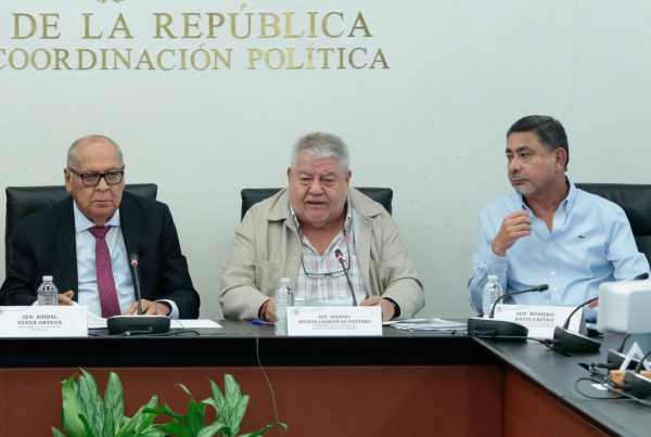 Senado avala restricción de dispositivos en todo el sistema escolar.