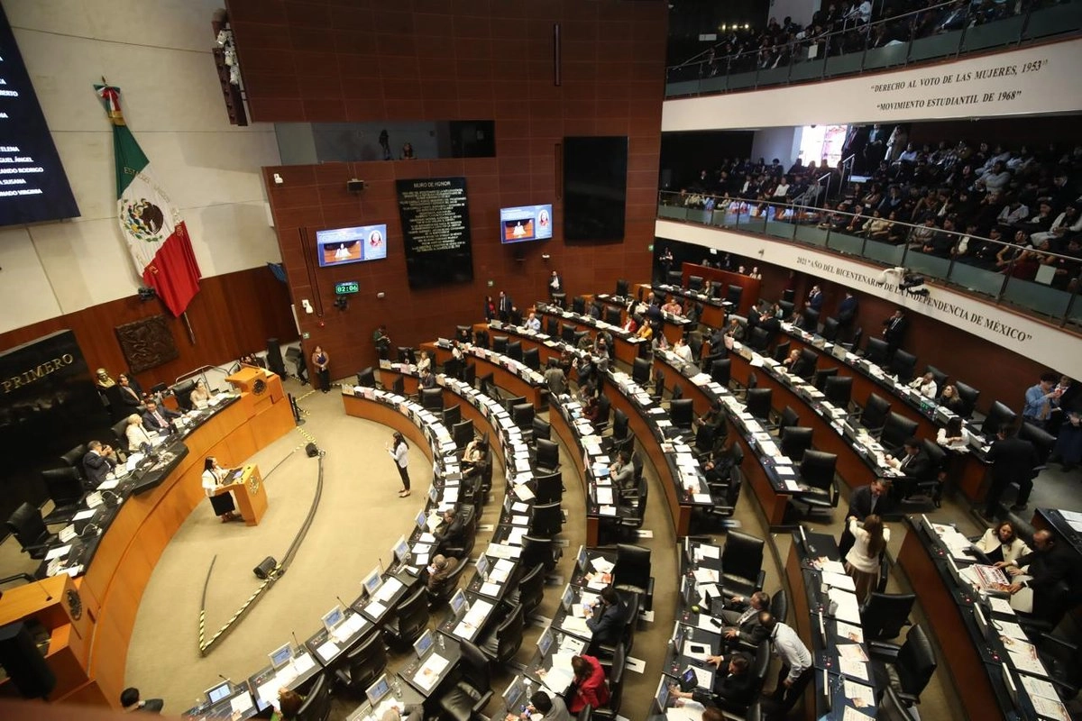 Senado avala Ley de Ingresos con excepciones para gasolineras y automotrices.