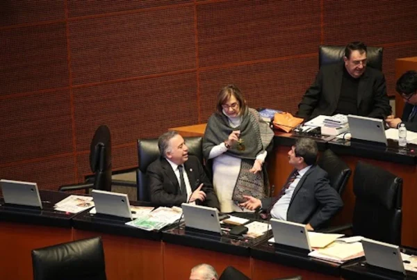 Oposición en el Senado pide que Consejo del INE revise puestos de alto mando.