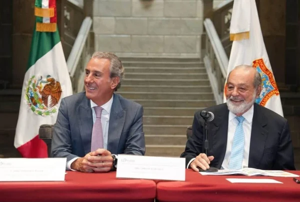 Carlos Slim anuncia inversión de 4 mil millones de pesos para el Centro Histórico de Puebla.