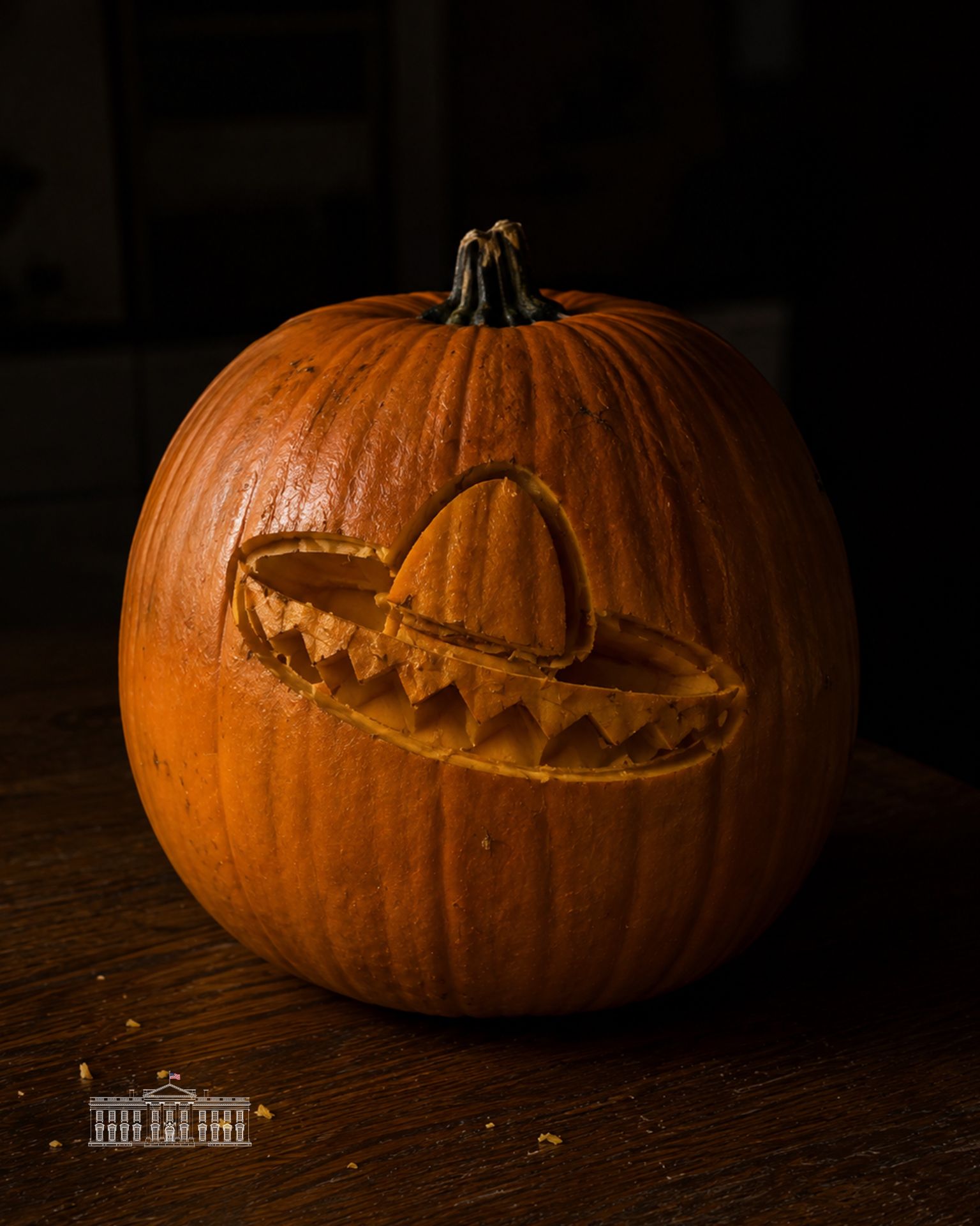 Calabaza con sombrero de charro desata críticas contra la Casa Blanca.
