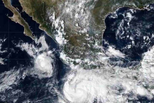Trudy se intensifica a huracán categoría 2.
