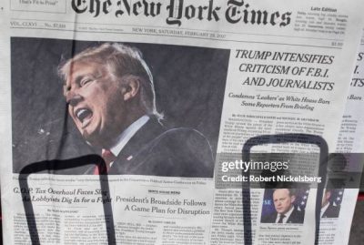 Trump arremete contra el New York Times por encuestas falsas.