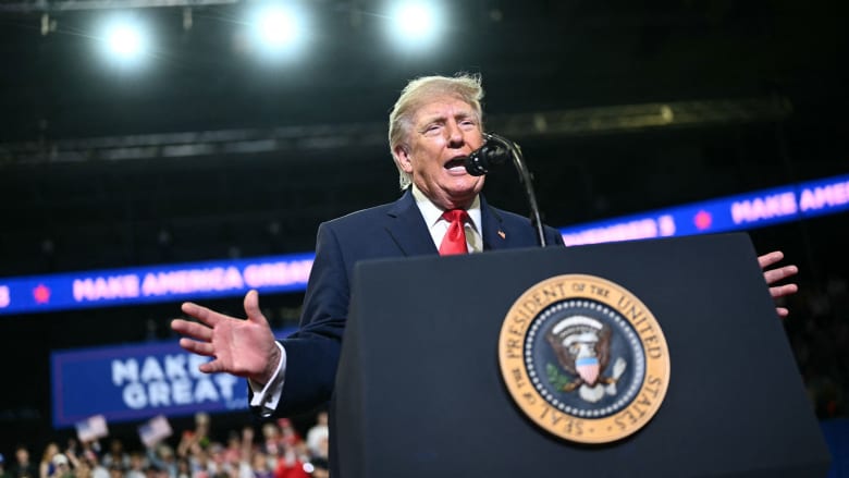 Trump niega que Rusia y China estén apoyando a Irán.