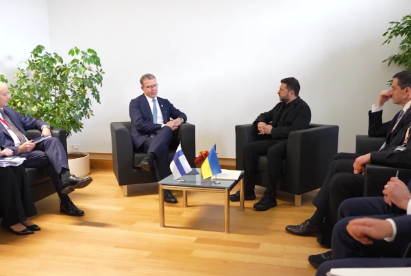 Durante reunión con su homólogo de Finlandia, Zelenski pide más apoyo para Ucrania frente a Rusia.
